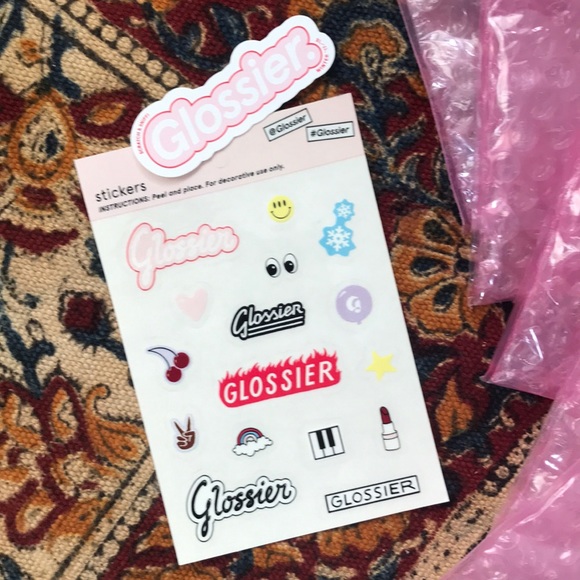 FIVE Glossier Medium Size Pink Pouches - Picture 2 of 3
